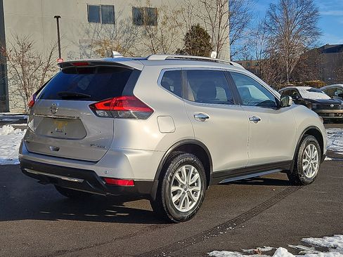 Certified 2019 Nissan Rogue SV image 6
