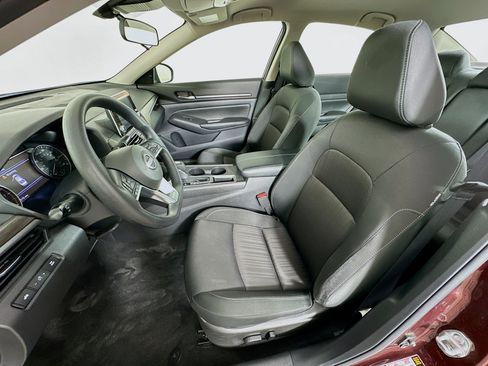 Used 2025 Nissan Altima 2.5 SV image 13