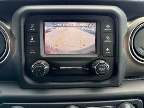 Used 2021 Jeep Wrangler Sport image 27