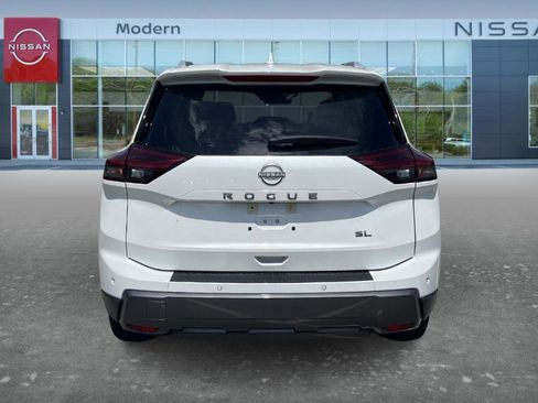 Certified 2025 Nissan Rogue SL FWD image 6