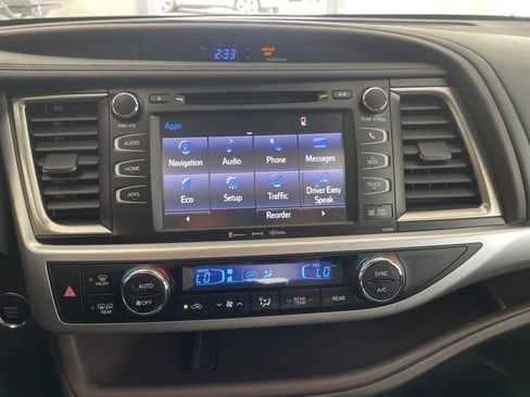 Used 2019 Toyota Highlander XLE image 18