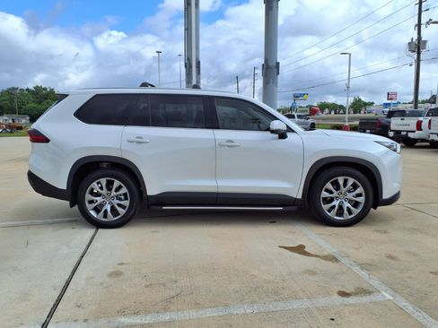 Certified 2025 Toyota Grand Highlander FWD image 5