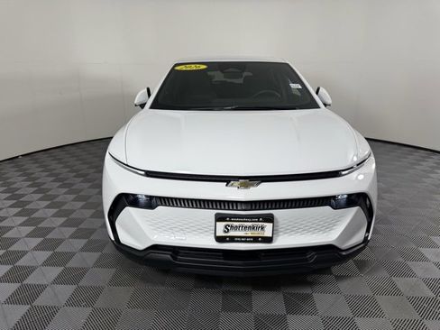 New 2026 Chevrolet Equinox EV LT image 9