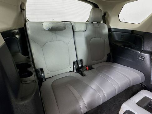 Used 2023 Honda Pilot LX image 25