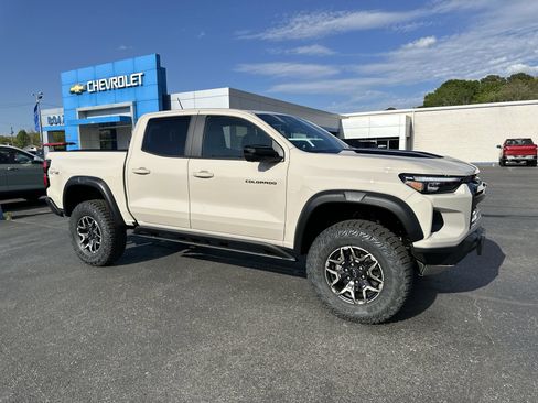 Used 2026 Chevrolet Colorado ZR2 w/ Technology Package AWD/4WD image 1