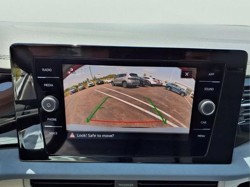 Used 2025 Volkswagen Jetta SE w/ Sunroof Package FWD image 15