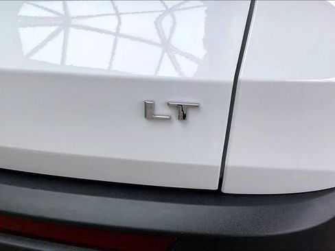 Used 2024 Chevrolet Traverse LT image 23