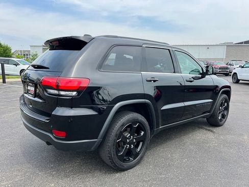 Used 2018 Jeep Grand Cherokee Laredo AWD/4WD image 8