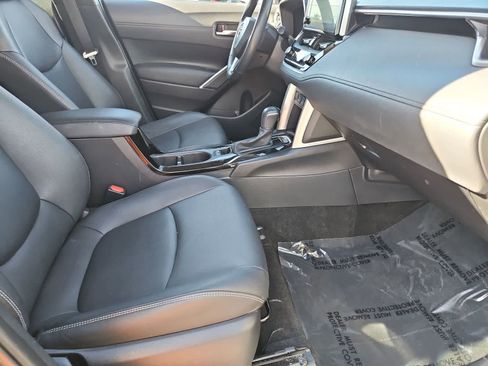 Used 2023 Toyota Corolla Cross XLE image 22