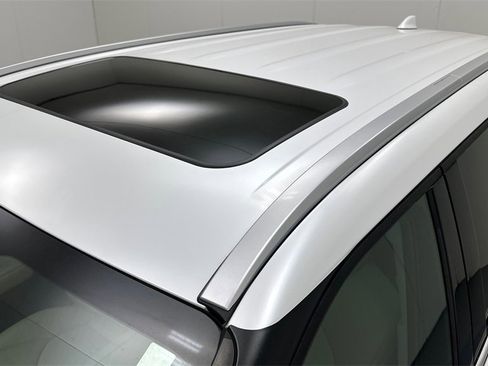 Used 2022 Toyota Highlander XLE image 11