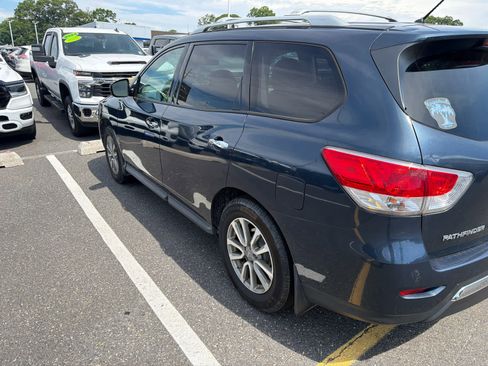 Used 2015 Nissan Pathfinder S AWD/4WD image 4