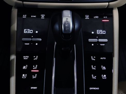 Used 2023 Porsche Macan S AWD/4WD image 53