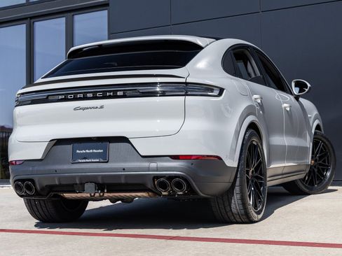New 2026 Porsche Cayenne S image 11