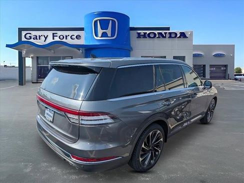 Used 2023 Lincoln Aviator Reserve w/ Equipment Group 201A image 2