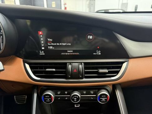 Used 2017 Alfa Romeo Giulia Ti w/ TI 19" Sport Package RWD image 15
