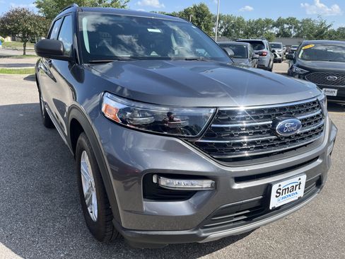 Used 2021 Ford Explorer XLT w/ Equipment Group 202A AWD/4WD image 3