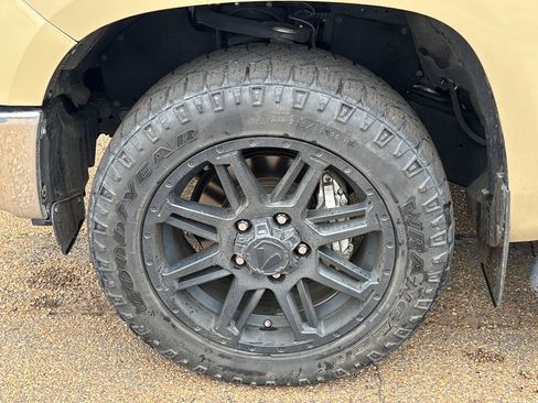 Used 2019 Toyota Tundra SR5 w/ SR5 Upgrade Package RWD image 24