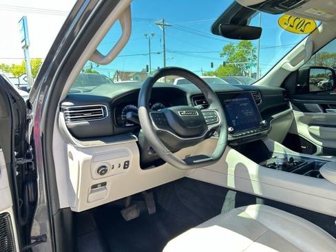 Used 2022 Jeep Wagoneer Series III w/ Premium Group I AWD/4WD image 33