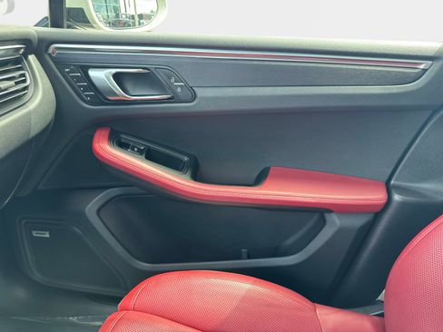 Used 2023 Porsche Macan GTS image 25