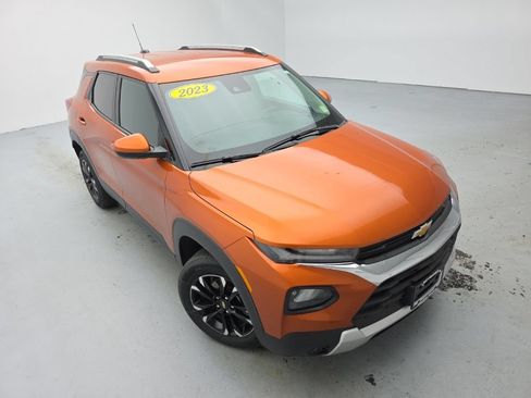Used 2023 Chevrolet TrailBlazer LT w/ Convenience Package AWD/4WD image 2