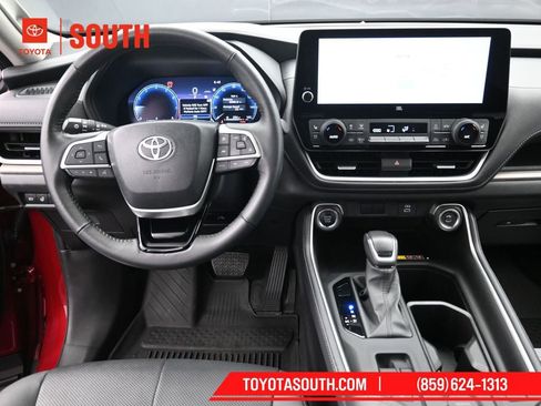 Used 2024 Toyota Grand Highlander Limited image 11