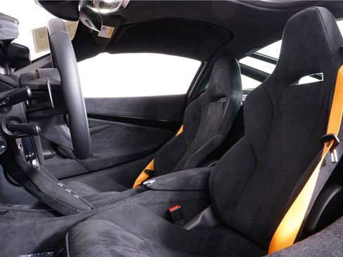 Used 2025 McLaren 750S image 24