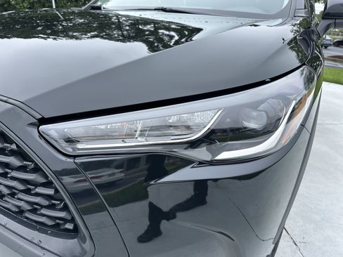 Certified 2025 Toyota Corolla Cross LE FWD image 6