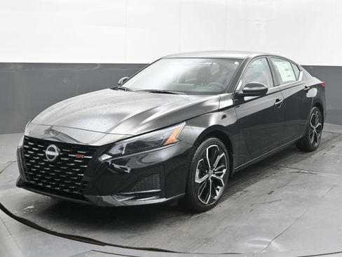 New 2026 Nissan Altima 2.5 SR FWD image 3