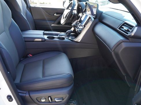 Used 2025 Lexus LX 700h Overtrail image 9