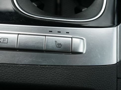 Used 2024 Kia Carnival EX FWD image 28