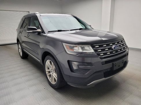 Used 2016 Ford Explorer XLT w/ Equipment Group 202A AWD/4WD image 13
