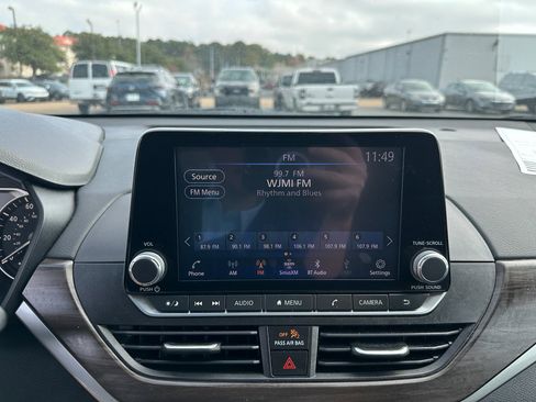 Used 2024 Nissan Altima 2.5 SV image 12