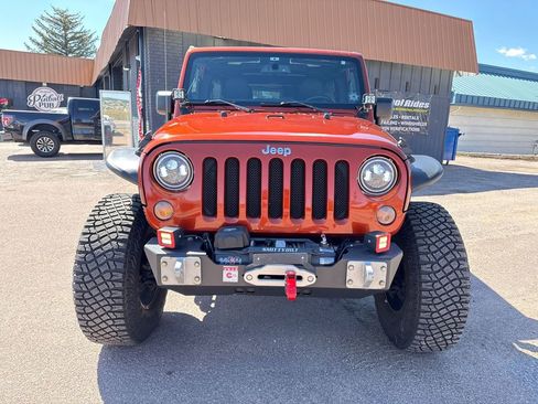 Used 2014 Jeep Wrangler Unlimited Rubicon w/ Connectivity Group AWD/4WD image 9