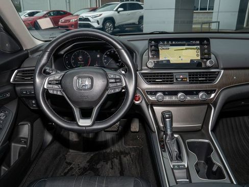 Used 2018 Honda Accord Touring image 6