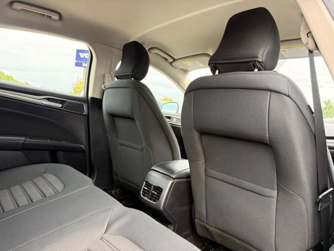 Used 2019 Ford Fusion SE FWD image 17