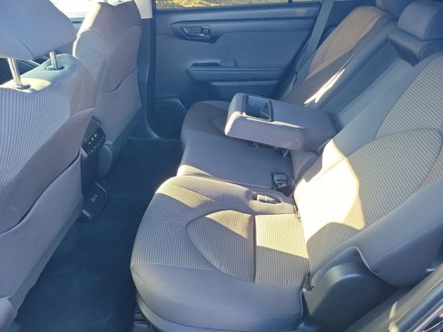 Certified 2023 Toyota Highlander LE image 14