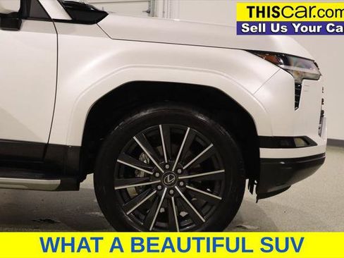 Used 2024 Lexus GX 550 w/ Accessory Package (2T) AWD/4WD image 11