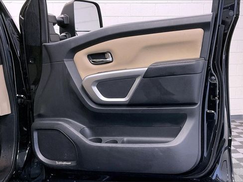 Used 2016 Nissan Titan SL image 22