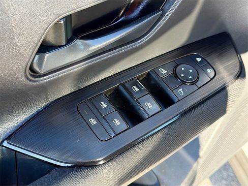 Used 2025 Nissan Kicks S image 17