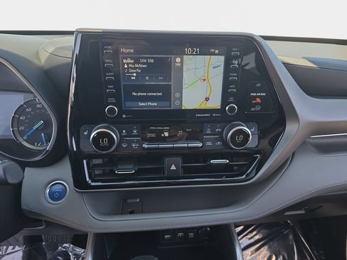 Used 2021 Toyota Highlander XLE FWD image 25