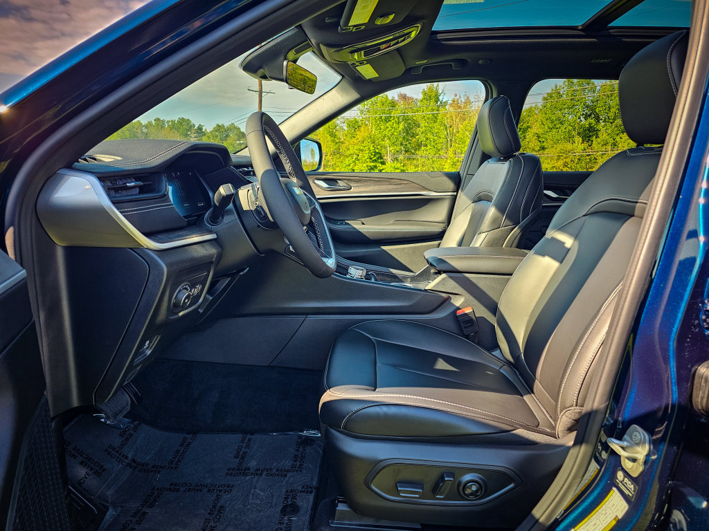 New 2027 Jeep Grand Cherokee Limited AWD/4WD image 13
