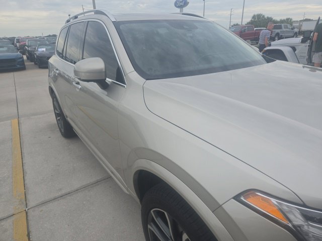 Used 2018 Volvo XC90 T6 Momentum w/ Convenience Package AWD/4WD image 5