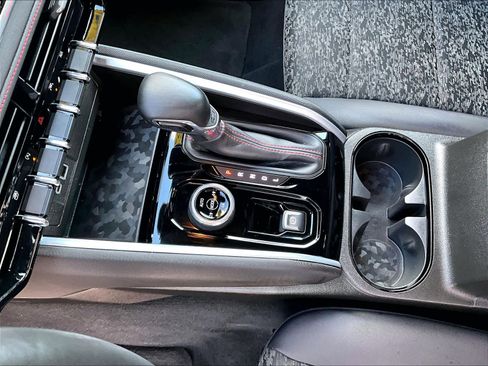 Used 2024 Chevrolet Colorado Z71 image 19