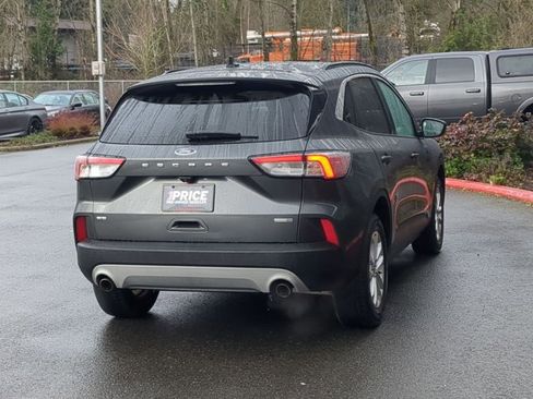Used 2020 Ford Escape SE image 5