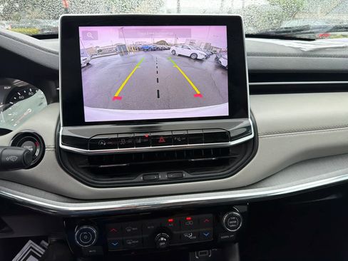 Used 2024 Jeep Compass Limited image 7