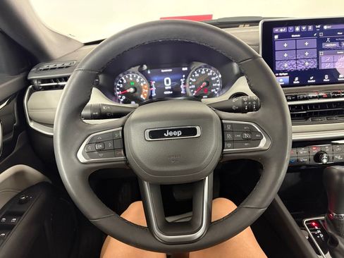 Used 2025 Jeep Compass Limited AWD/4WD image 18