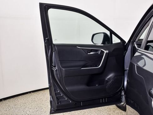 Used 2022 Toyota RAV4 XLE Premium w/ Carpet Mat Package (TMS) AWD/4WD image 18