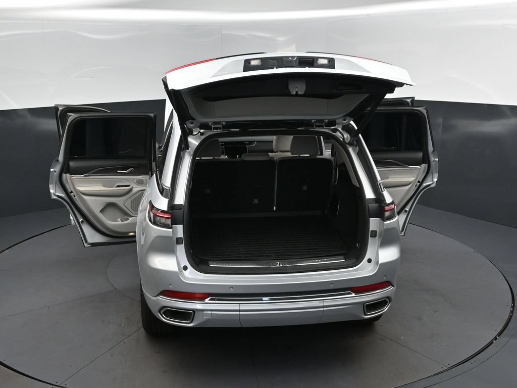 Used 2023 Jeep Grand Cherokee Overland RWD image 48