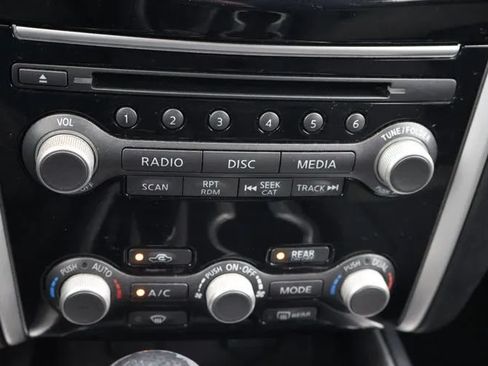 Used 2017 Nissan Pathfinder SV AWD/4WD image 34