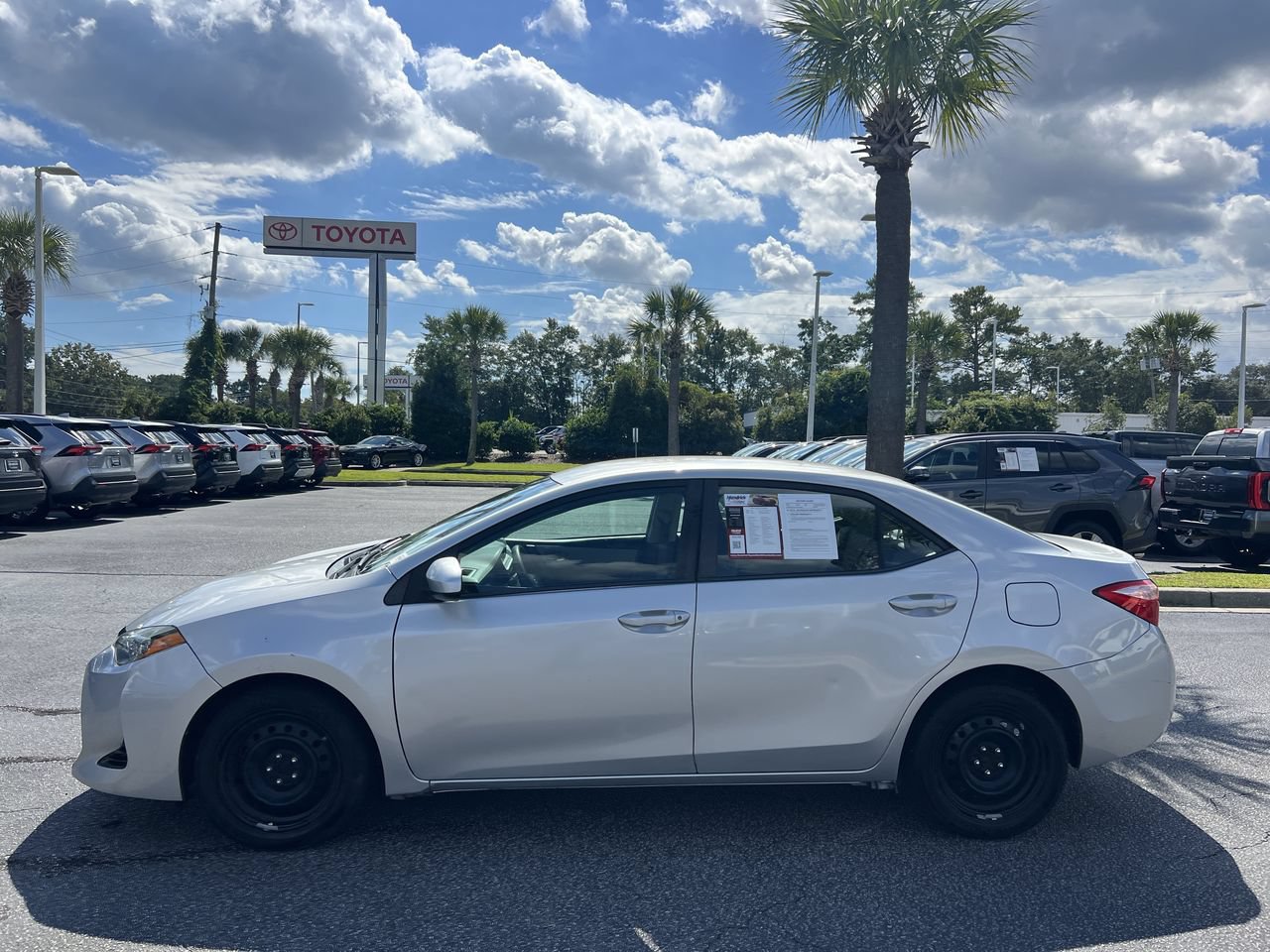 Used 2018 Toyota Corolla LE FWD image 7